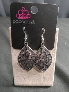 lot 6332 image: Paparazzi Filigree Teardrop Dangle Earrings