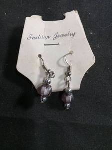 lot 6333 image: Fashion Jewelry Dangle Earrings with Purple Beads