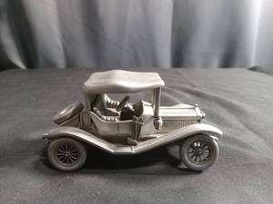lot 6352 image: The Danbury Mint 1911 Maxwell Roadster Pewter Die-Cast Model