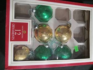 lot 6172 image: Christmas on Main Street 7 Piece Ball Ornament Set