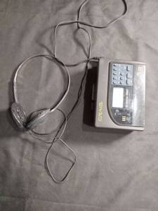 lot 6191 image: Craig PLL AMFM Stereo Radio Cassette Player with Headphones
