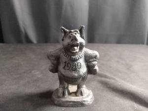 lot 6207 image: 1989 Pewter Pig Figurine by Michael Ricker