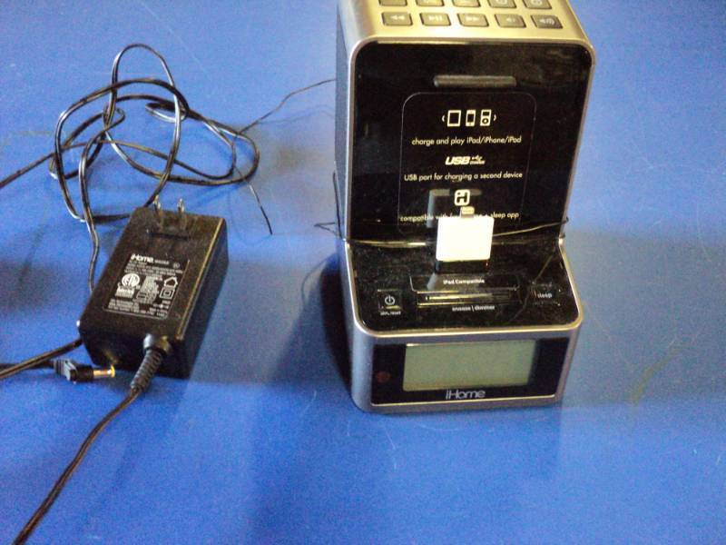 lot 4072 image: iHome Charge and Play, iPhone compatible, powers on