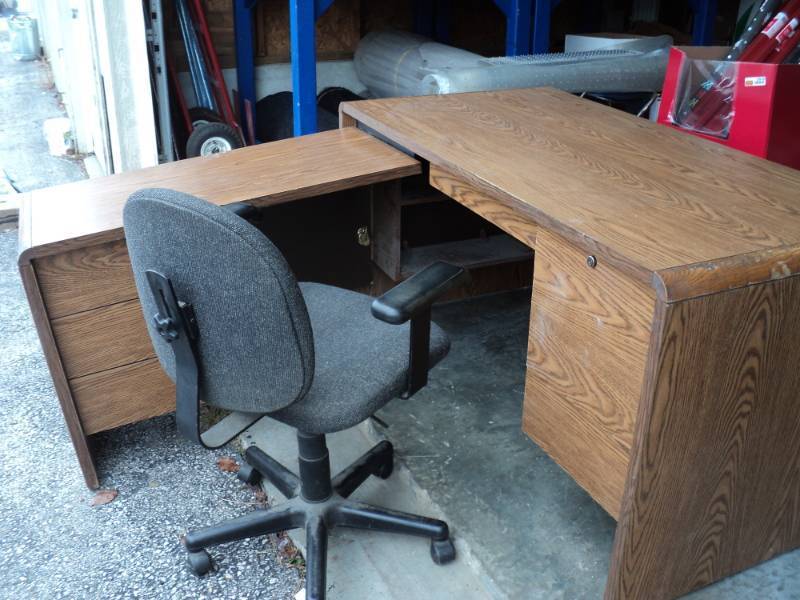 lot 3890 image: Corner Desk w chair, 5 by 30 desk  40 extension, compressed lumber, wood grain color, 30 tall