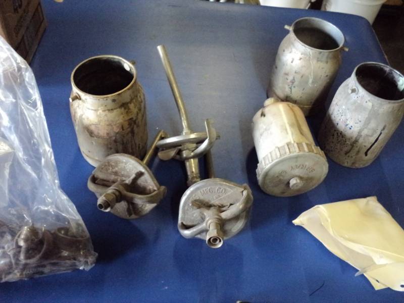lot 3617 image: Paint Sprayer parts, used, includes(3) metal pots w lids, (1) plastic pot with lid, and some fittings, spray gun NOT included