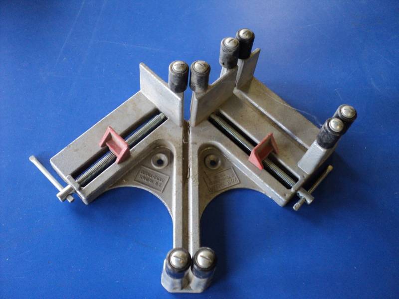 lot 3687 image: Clamp-N-Saw Mitre box, used