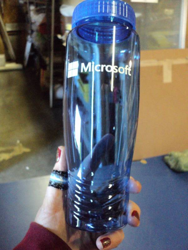 lot 4558 image: (100) ct. lot 28 oz. Poly Clean Bottle, TRNBLU w lid, Microsoft