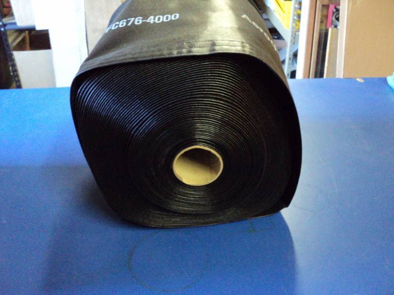 lot 4560 image: (1) roll Aeroquip FC 676-400, 14 W x approx 20 long, velcro edge rolls into a tube