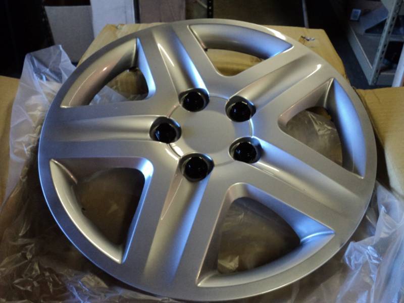 lot 4568 image: CCi Wheel Covers, set of (4) 16 diameter, H3021, 2006-2013 Chevy Impala Finish Silver Matte color (plastic)