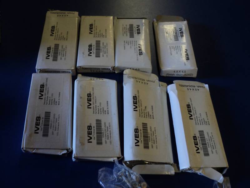 lot 4574 image: (8) ct. lot Ives hinges 211, 4.5 x 4.5 Finish 652 Brushed nickel