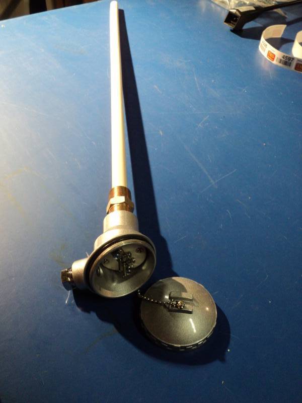 lot 4595 image: (1) Valve w cap and 24 rod