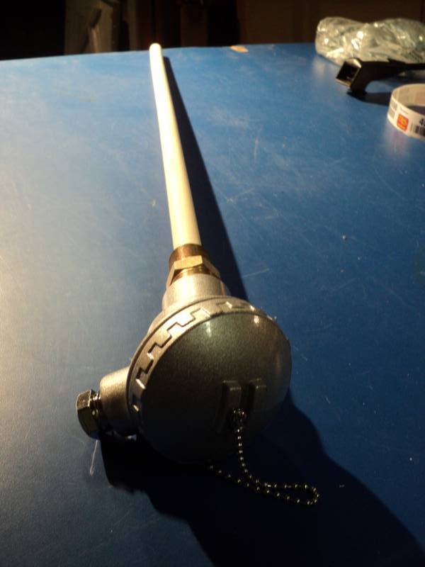 lot 4596 image: (1) Valve w cap and 24 rod