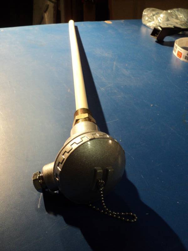 lot 4597 image: (1) Valve w cap and 24 rod