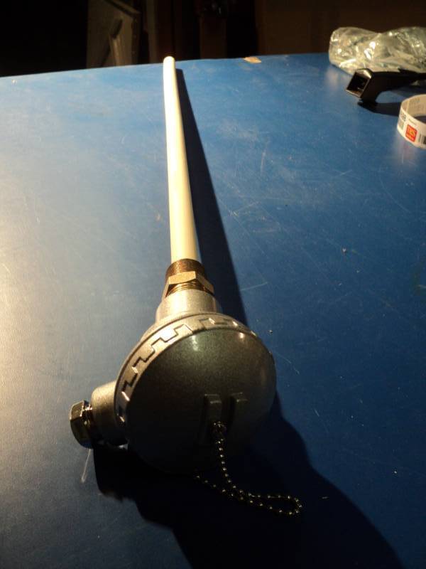 lot 4598 image: (1) Valve w cap and 24 rod