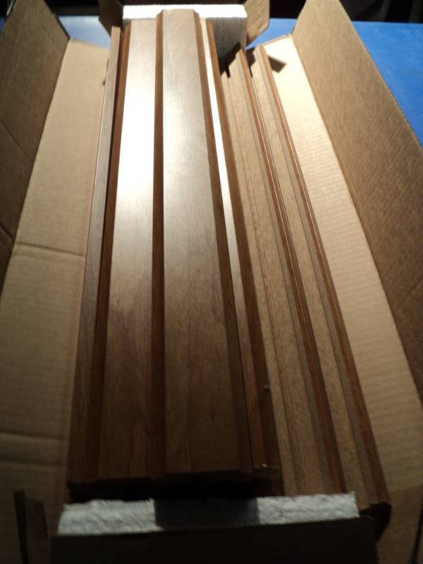 lot 4602 image: (1) box Wood Trac Ceiling Systems Cove Cross Tee Moulding, (12) pieces