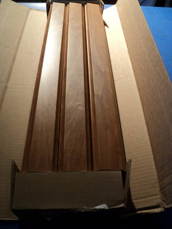 lot 4603 image: (1) box Wood Trac Ceiling Systems Cove Cross Tee Moulding, (12) pieces