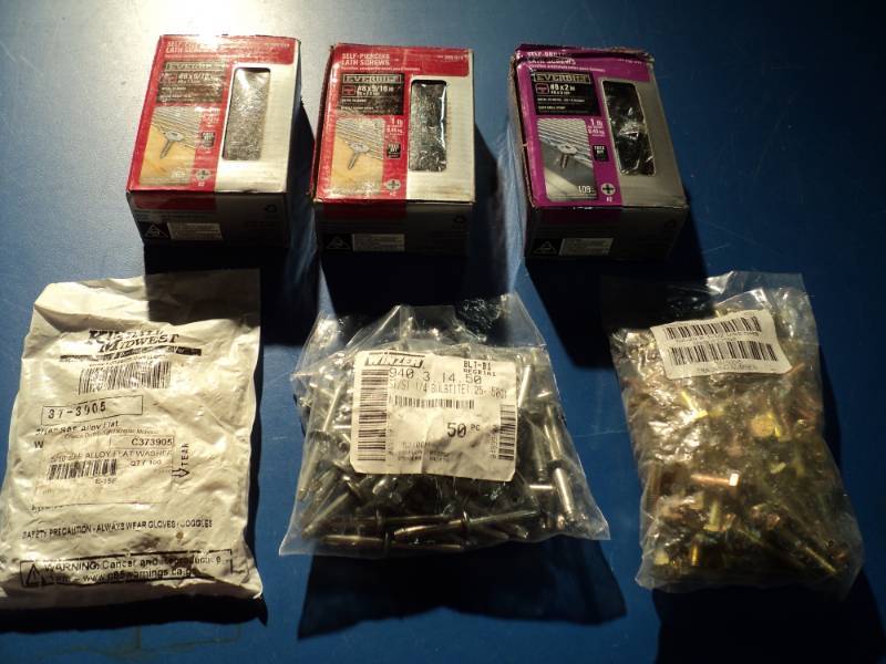 lot 4617 image: Mixed lot Hardware lathe screws, bolts, washers, bulb-tite bolts, mixed sizes and styles-over 200 pieces