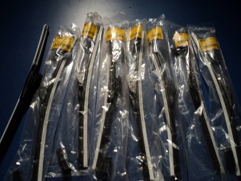 lot 4619 image: (8) ct lot Magnet Marell replacement Wiper blades, 1AMW B018 BA-001, one blade is not in package and does not have a clip