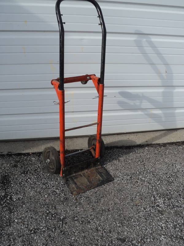 lot 4624 image: Metal Dolly Cart, 42 tall