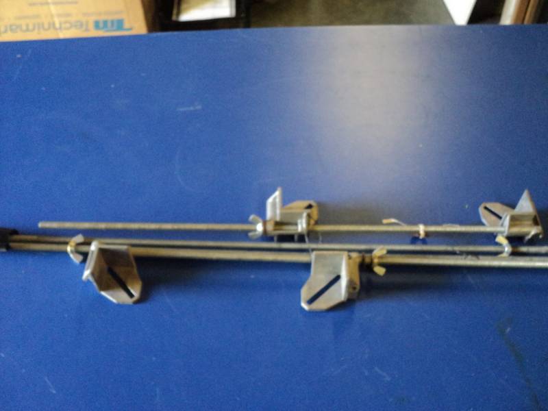 lot 4628 image: Picture Frame clamp, adjustable, (4) aluminum corners, (4) threaded rods w wing nuts