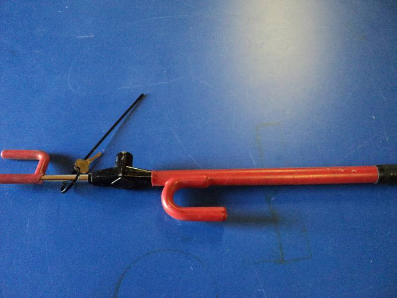 lot 4631 image: Truck Club steering wheel lock anti-theft device with key