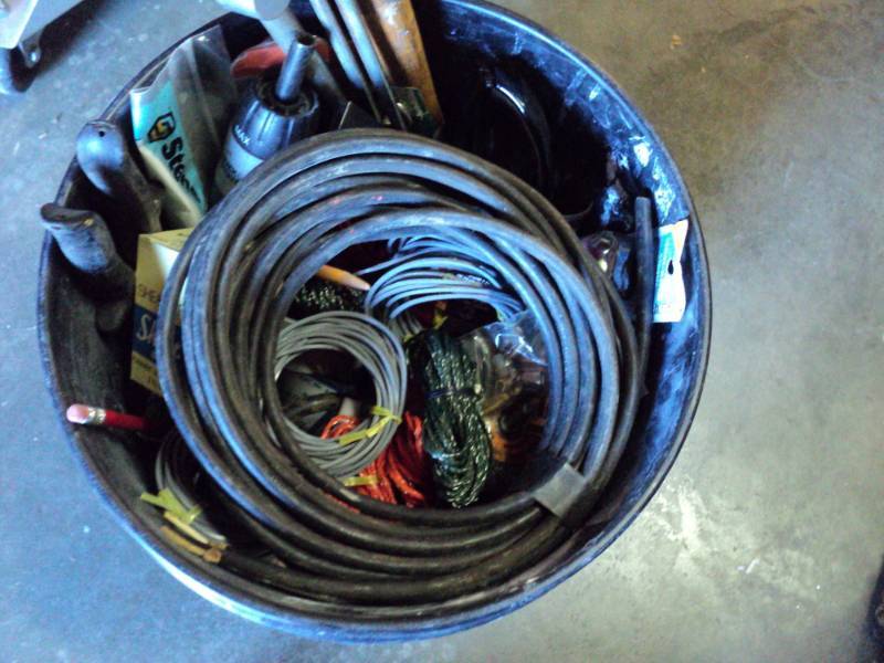 lot 4641 image: 45 lbs hardware in a 5 gallon bucket