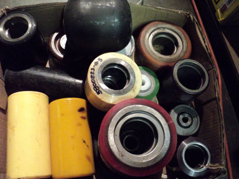 lot 4651 image: (17) ct. mixed lot wheels, assorted sizes and styles