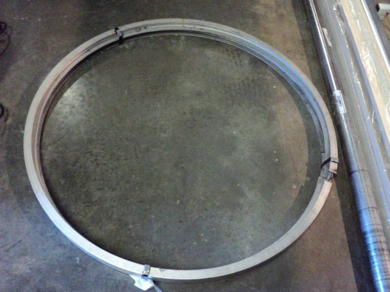 lot 4671 image: (4) pieces, steel angle rings, 39-12 OD x 1, rings are not connected to themselves or each other