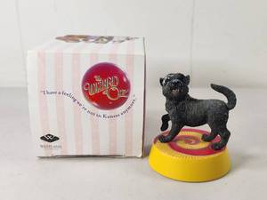 lot 90 image: Westland Giftware The Wizard of Oz Toto Figure Item 1852