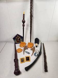 lot 122 image: Harry Potter Collectibles Lot Wands Figurines Frames Keychain
