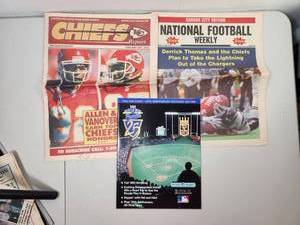 lot 129 image: Kansas City Chiefs Football Publications Bundle 1993-1996 Fan Guides Weekly Reports