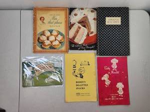 lot 133 image: Lot of 6 Vintage Cookbooks Beddys Do-Little Snacks Mary Lee Taylor Calumet