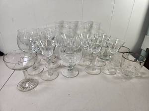 lot 174 image: Mixed Glassware Stemware Tumblers Cocktail Glasses