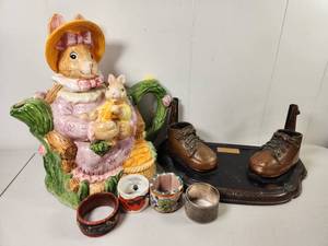 lot 177 image: Omnibus by Fitz and Floyd Decorative Collectibles Lot Figurines Napkin Rings Boots