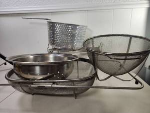 lot 187 image: Kitchen Strainer Basket Set 5-Piece Metal Mesh