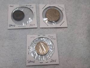 lot 1005 image: Spanish Coins Lot 1947 and 2001 One Peseta 20 Euro - 3 ct
