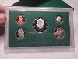lot 1029 image: United States Mint Proof Coin Set 1997