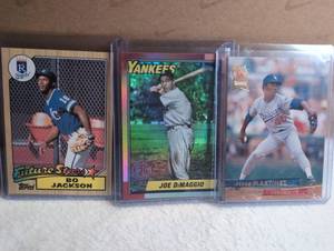 lot 1510 image: Baseball Sports Cards Lot Bo Jackson Joe DiMaggio Luis Martinez Topps
