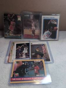 lot 1411 image: Michael Jordan Basketball Trading Cards Upper Deck NBA Hoops - 6ct