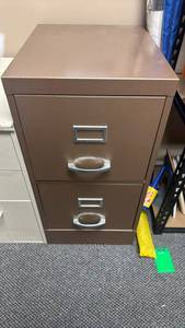 lot 30 image: 2 Drawer Brown Filing Cabinet - 15 W x 18 D x 30 H - good exterior finish