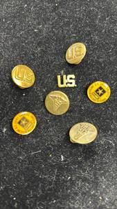 lot 105 image: U.S. Army Military Insignia Buttons and Pins Lot of 7