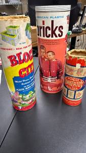 lot 146 image: Vintage Building Block Sets - American Plastic Bricks, Wonder TinkerToy and Block City sets
