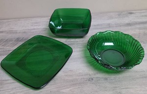 lot 409 image: Green Glass Dish Set 3-Piece Lot Bowls Plates