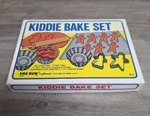 lot 415 image: Vintage Fox Run Kiddie Bake Set 4615 -2 Tart Tins, Cookie Cutters, and Rolling Pin in original box