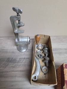 lot 416 image: Universal Food & Meat Chopper No2 with original box (box has damage)
