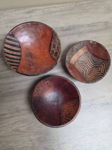 lot 419 image: 3 Decorative Artisan made Wood Bowls with Geometric Patterns