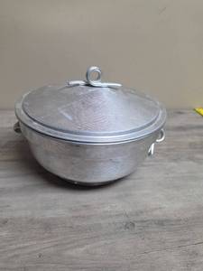lot 421 image: Vintage Nasco Covered Serving Bowl with Handles and Lid - some surface scratches on lid