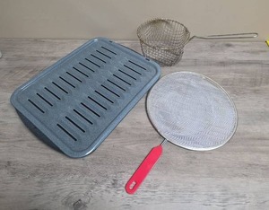 lot 422 image: Broiling pan in like new condition, fry basket, and splatter guard