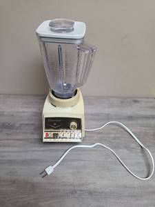 lot 426 image: Osterizer Imperial Blender Dual Range Pulse Matic. Tested. Works