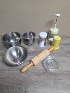 lot 431 image: Baking tools - nut chopper, rolling pin, mixing Bowls and more